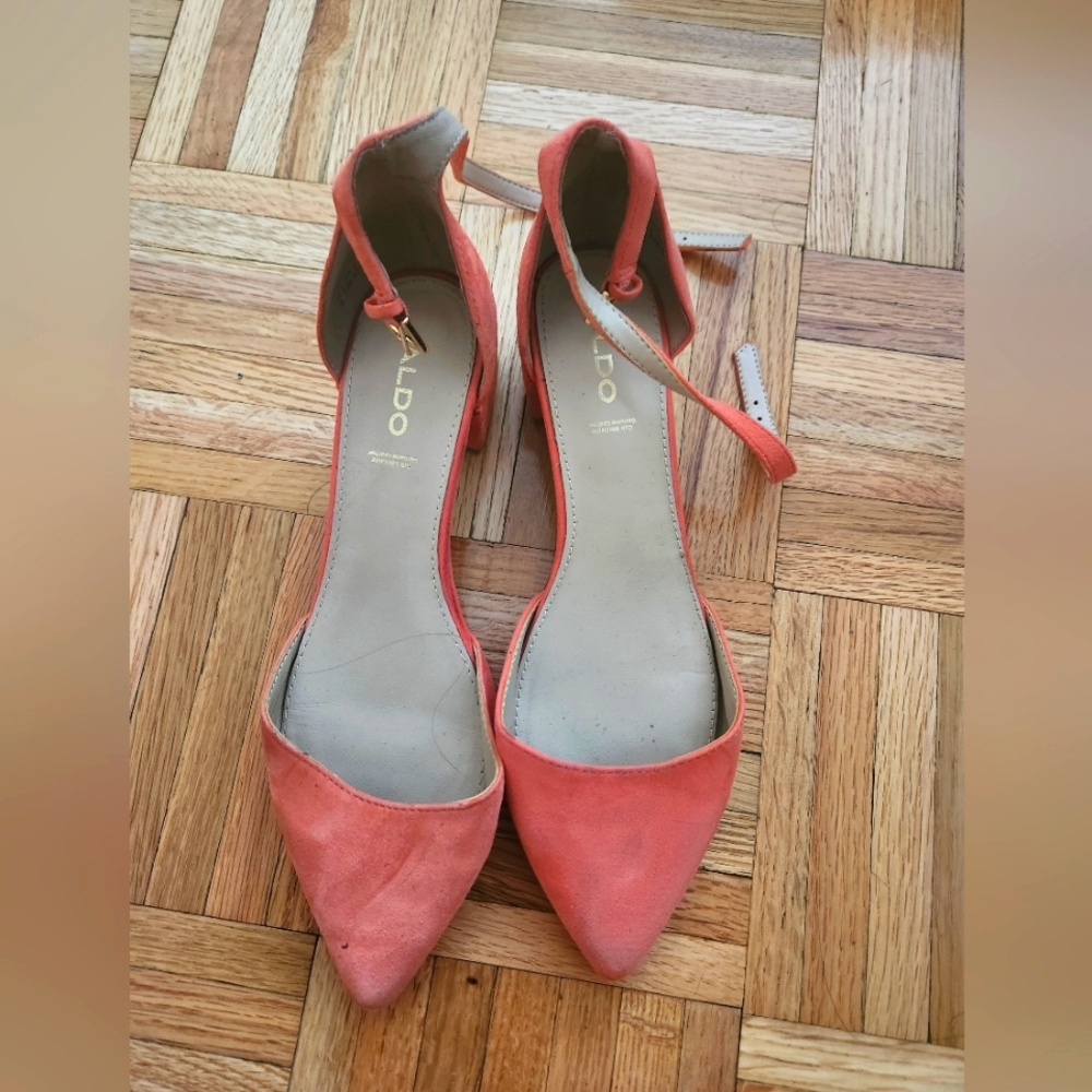 Size 8 Aldo kitten heels